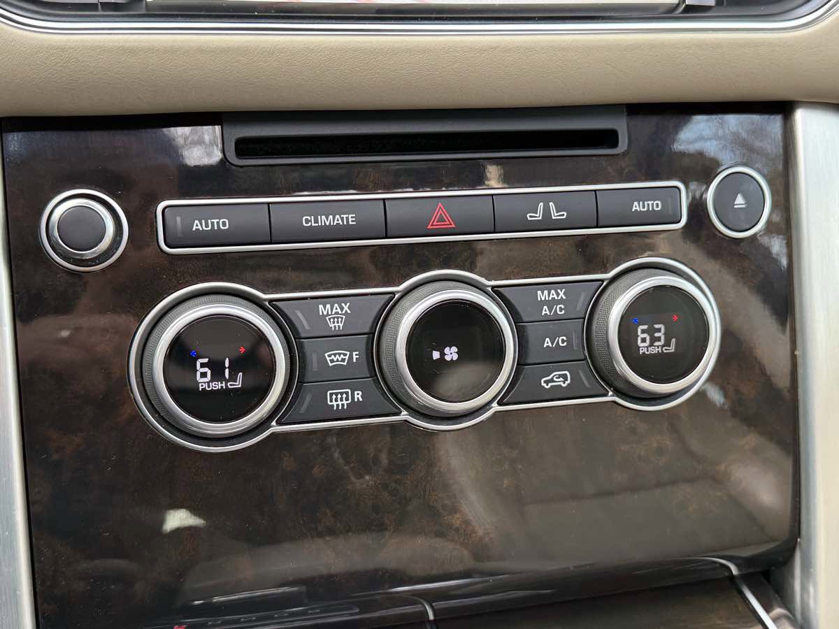 Used 2016 Land Rover Range Rover HSE image 17