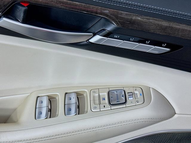 Used 2017 Genesis G90 3.3T Premium image 21