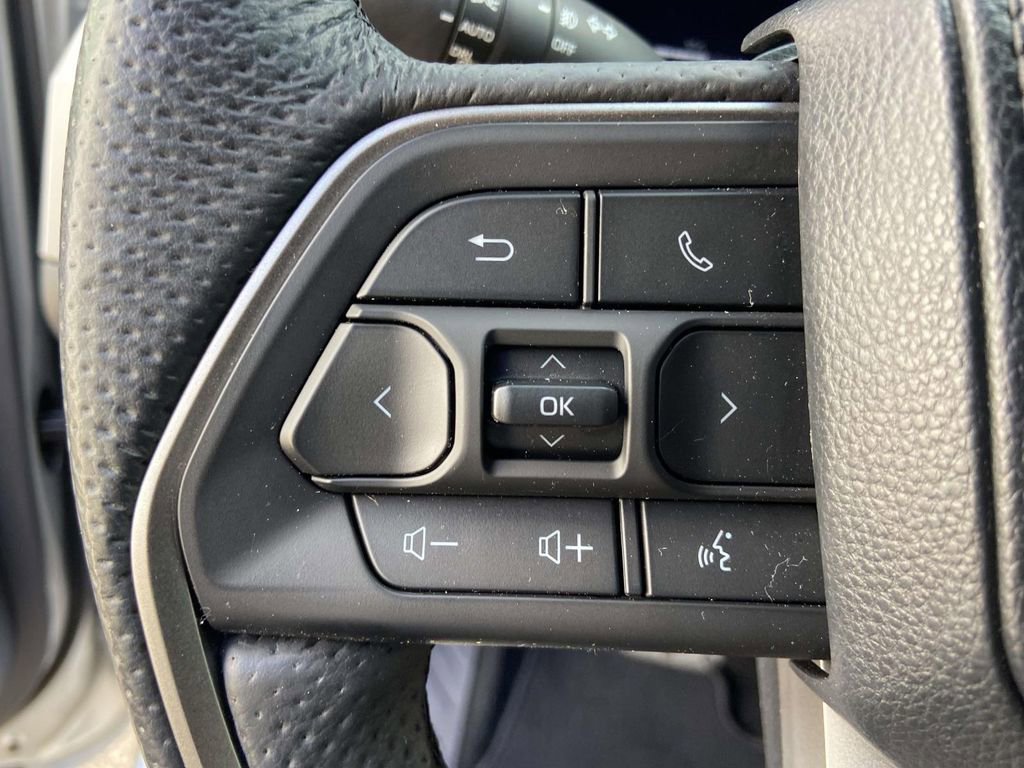 Used 2024 Toyota Tacoma TRD Sport AWD/4WD image 33