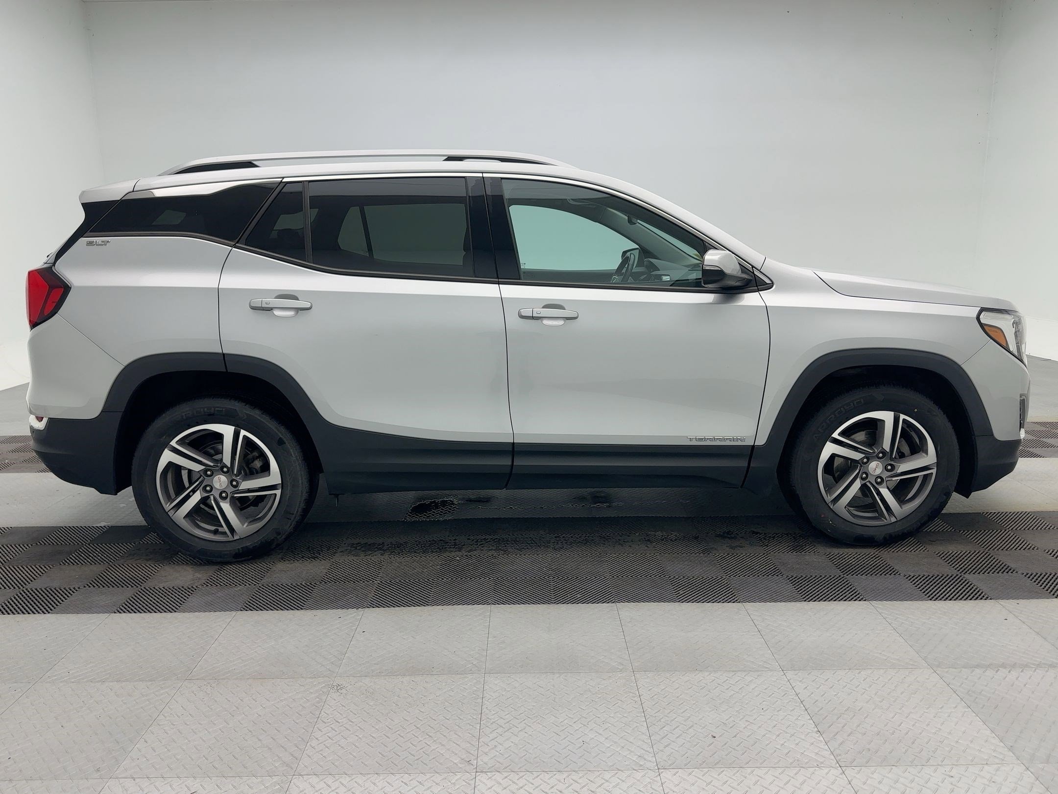 Certified 2018 GMC Terrain SLT w/ Preferred Package image 8