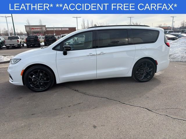 Used 2025 Chrysler Pacifica Limited image 6