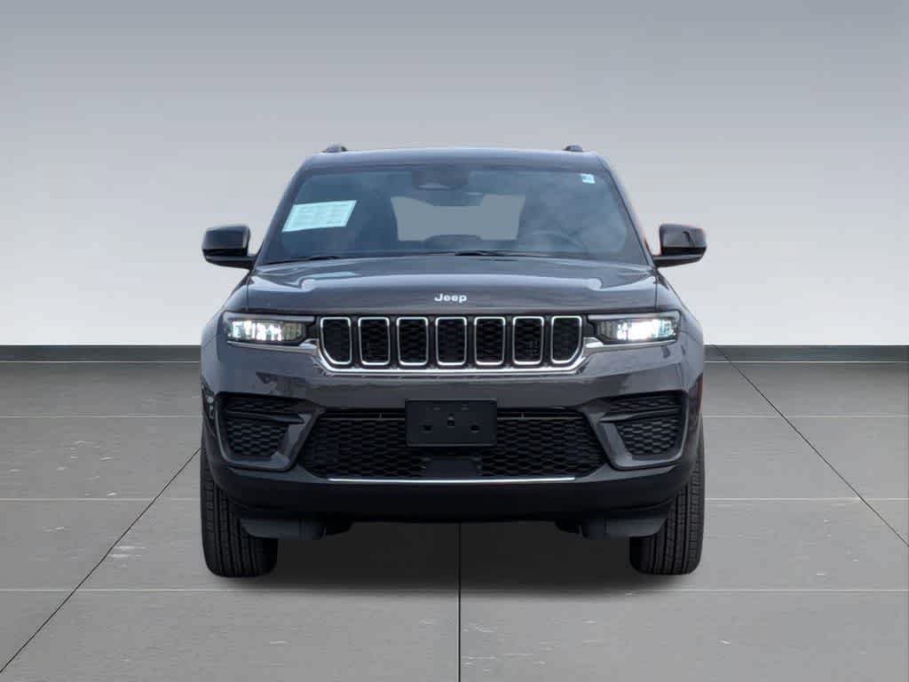 Certified 2025 Jeep Grand Cherokee Laredo X w/ Luxury Tech Group I AWD/4WD image 9