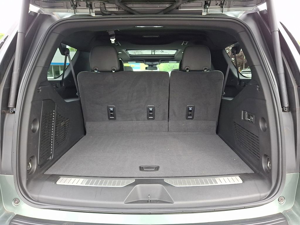 Used 2024 Chevrolet Suburban RST w/ Luxury Package AWD/4WD image 28