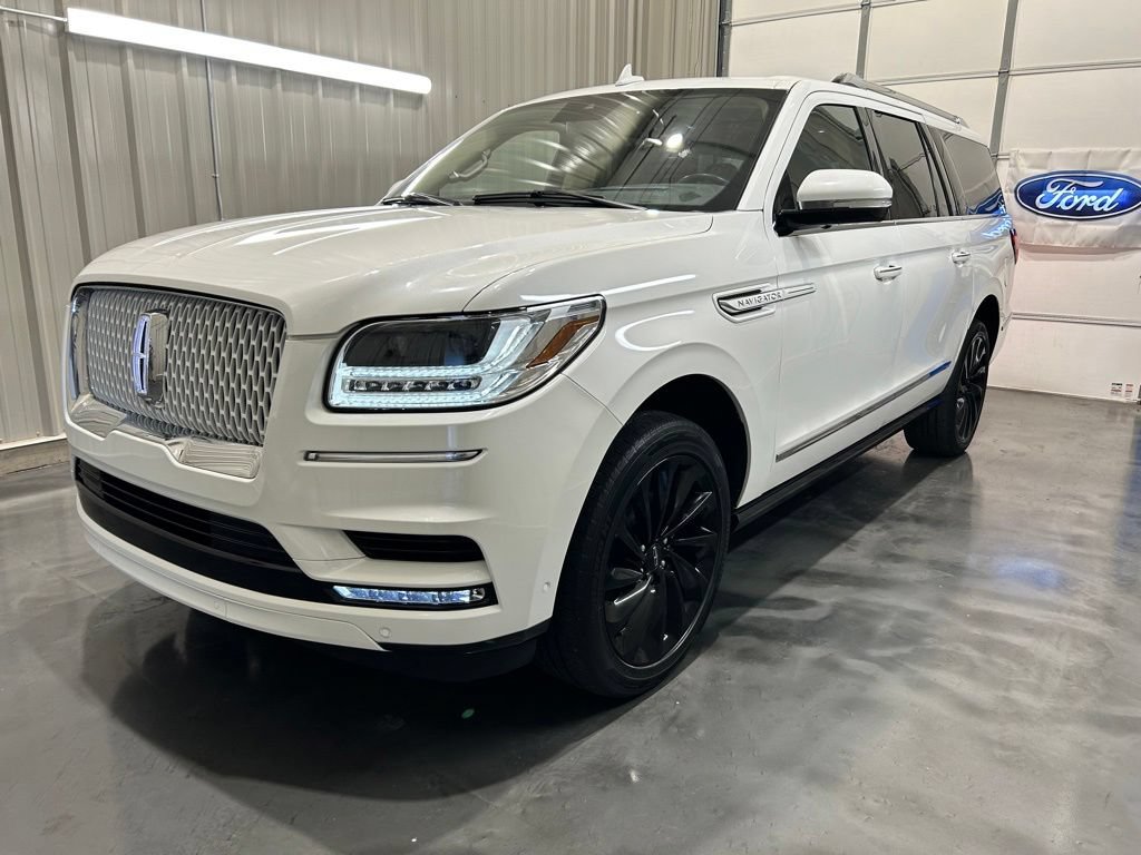 Used 2021 Lincoln Navigator L Reserve AWD/4WD image 3