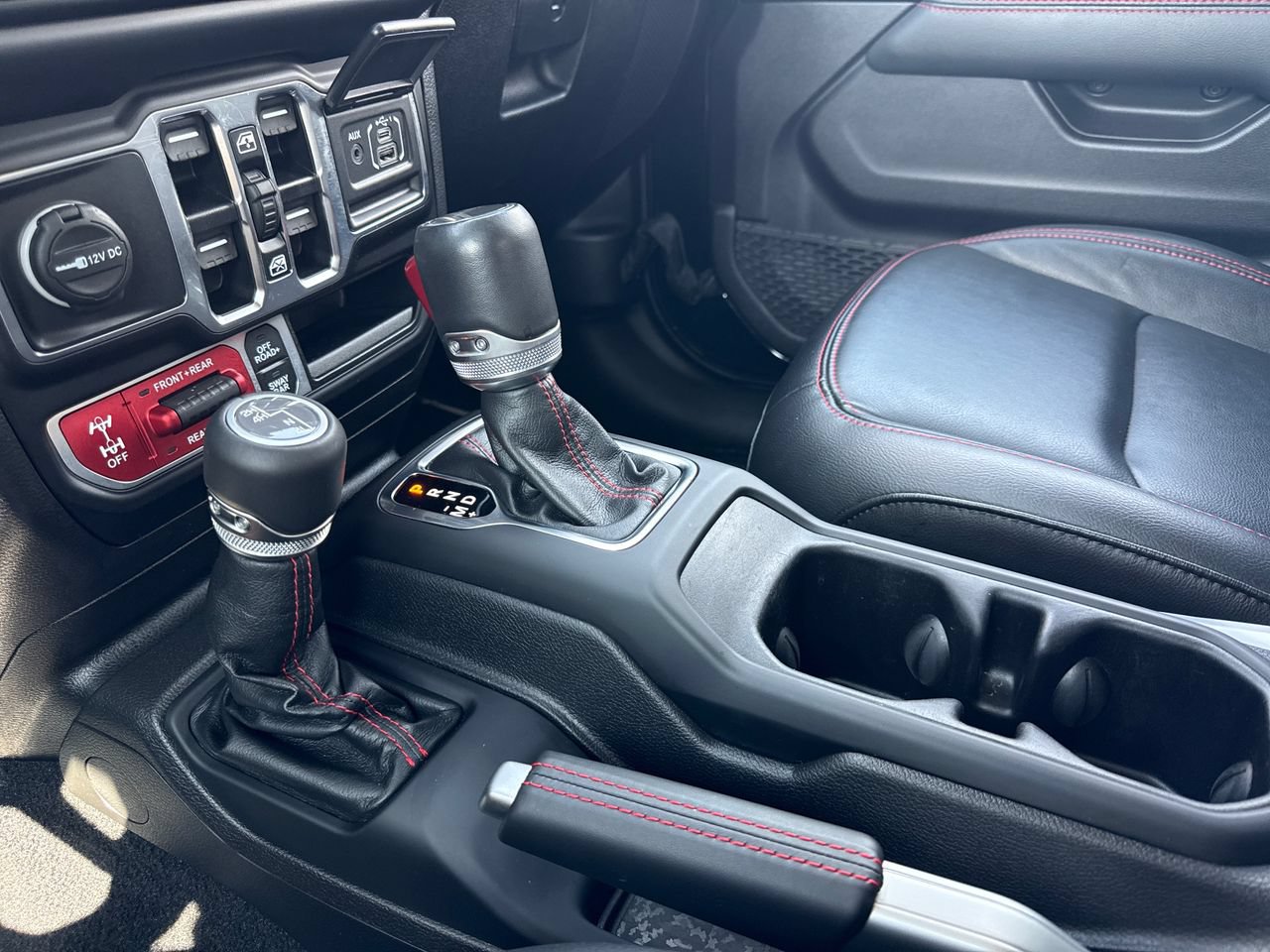 Used 2022 Jeep Gladiator Rubicon w/ LED Lighting Group AWD/4WD image 21