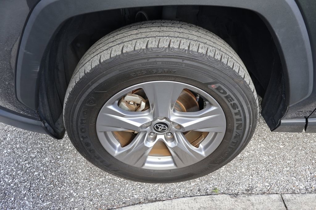 Used 2023 Toyota RAV4 XLE w/ Convenience Package image 4