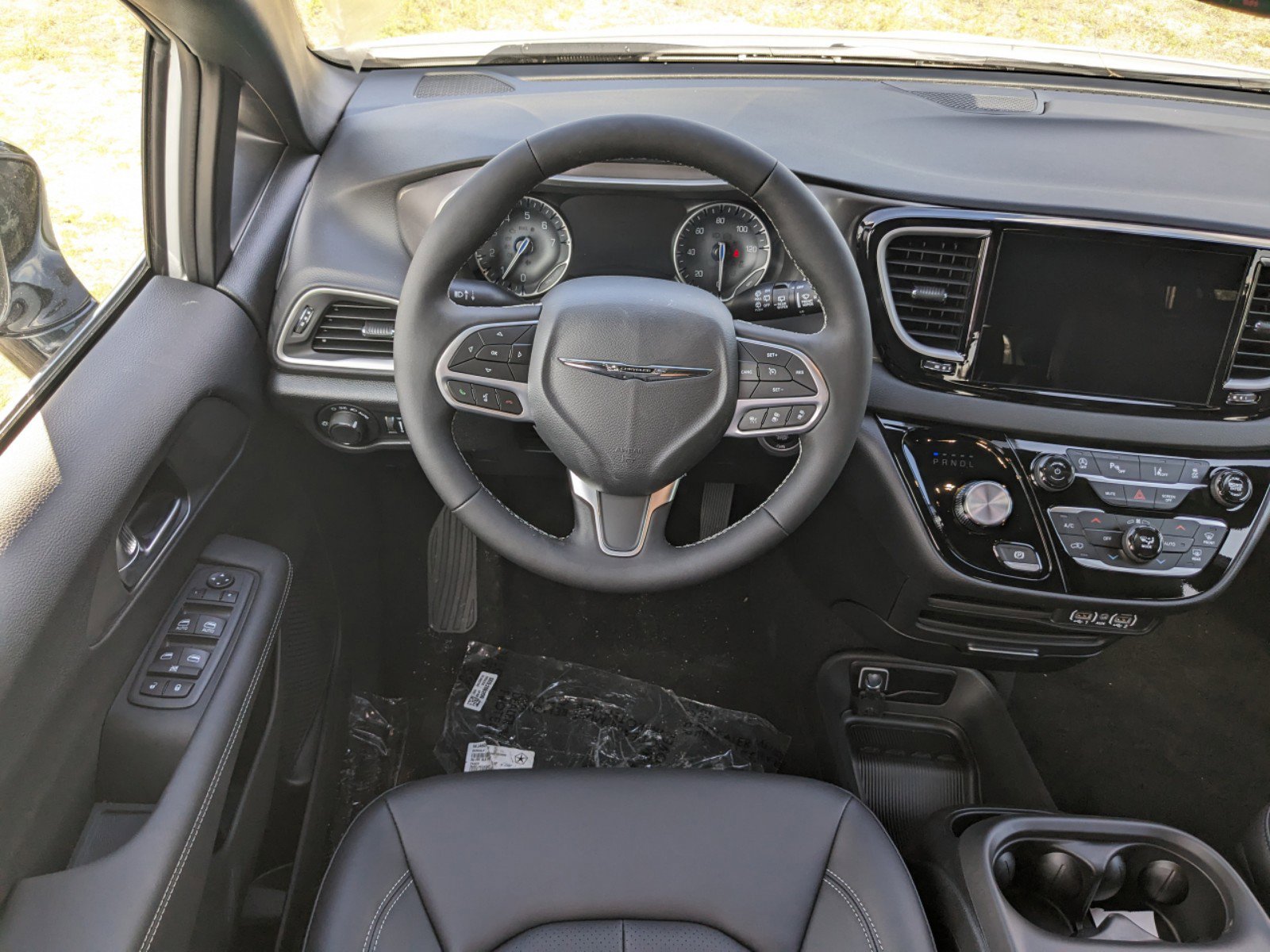 New 2025 Chrysler Voyager LX image 14