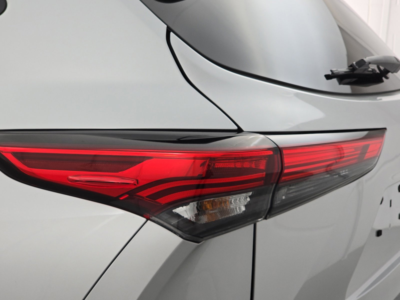 Used 2023 Toyota Highlander L image 34