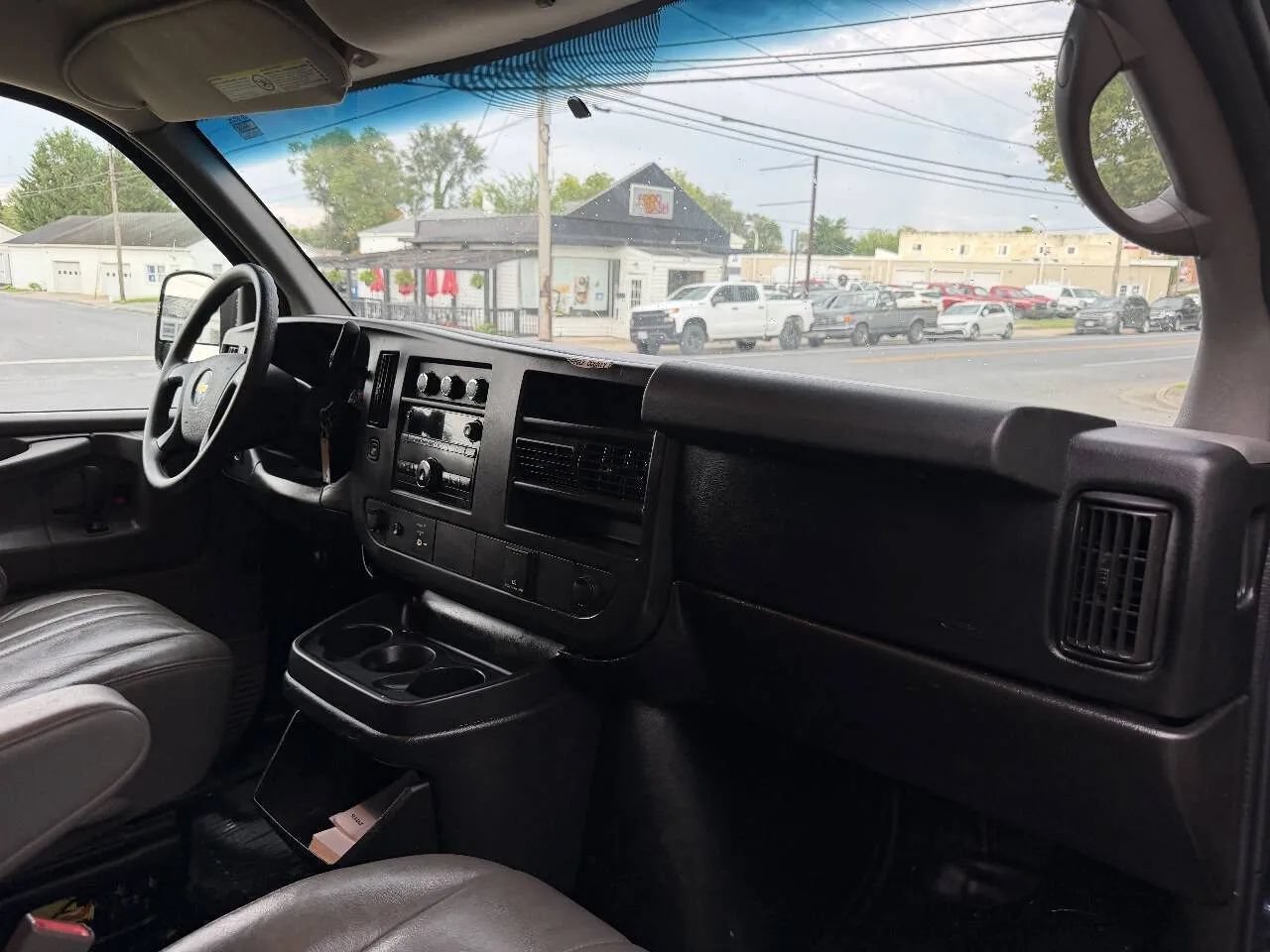 Used 2015 Chevrolet Express 2500 w/ Cold Climate Package RWD image 33