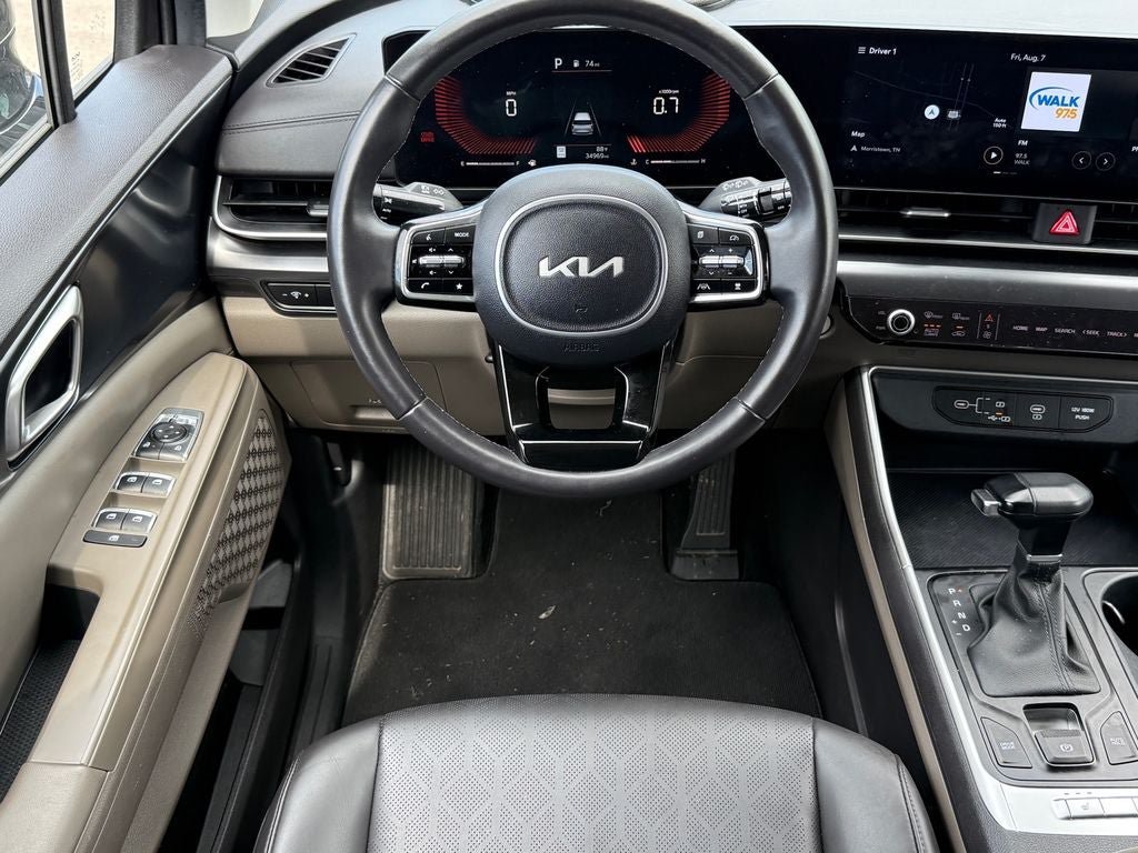 Used 2025 Kia Carnival FWD image 17