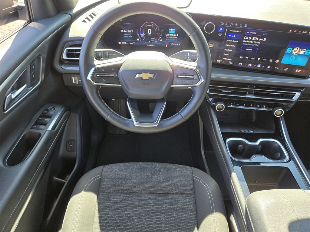 Used 2025 Chevrolet Traverse LT image 14