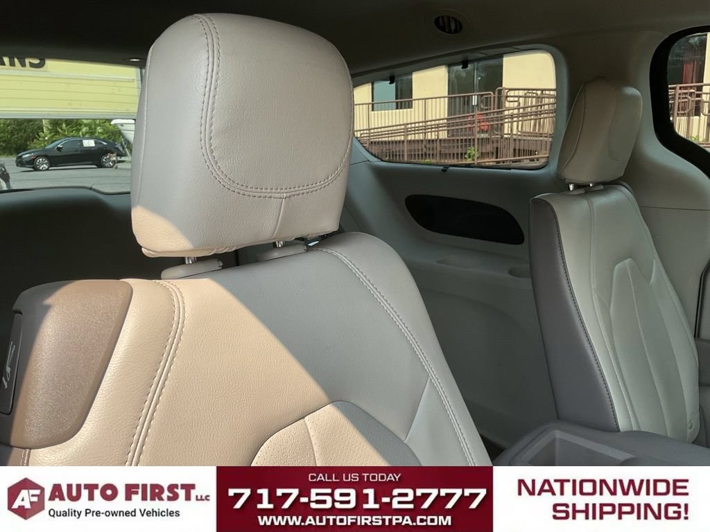 Used 2018 Chrysler Pacifica Touring-L w/ Advanced Safetytec Group FWD image 15