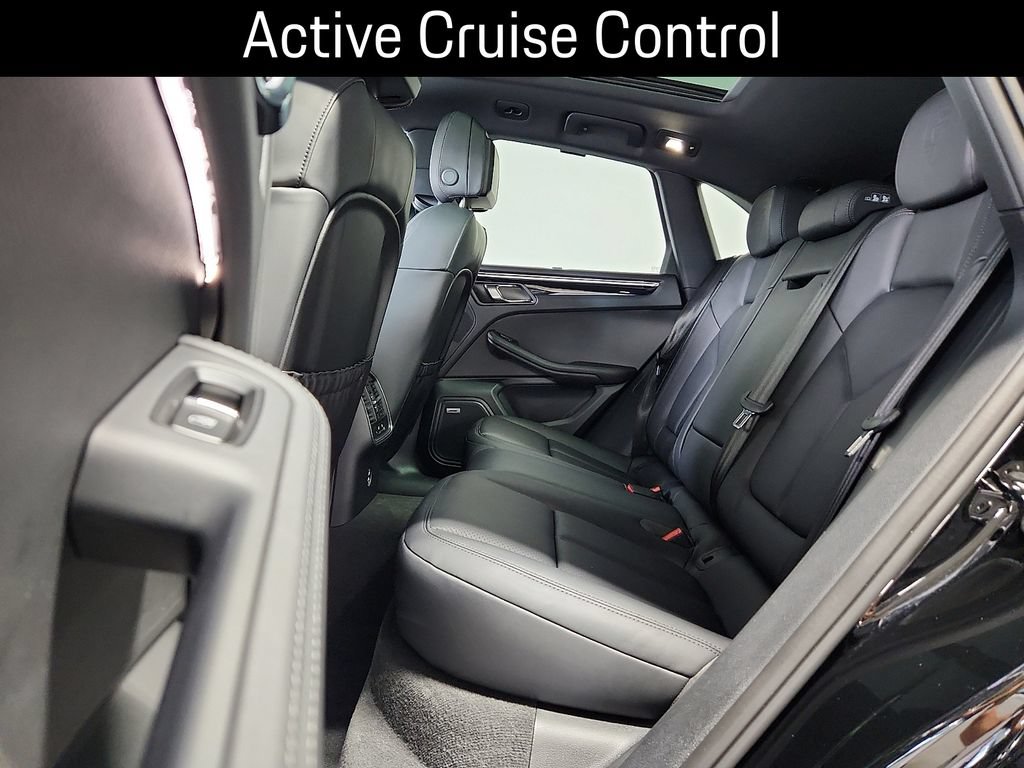 Certified 2026 Porsche Macan AWD/4WD image 11