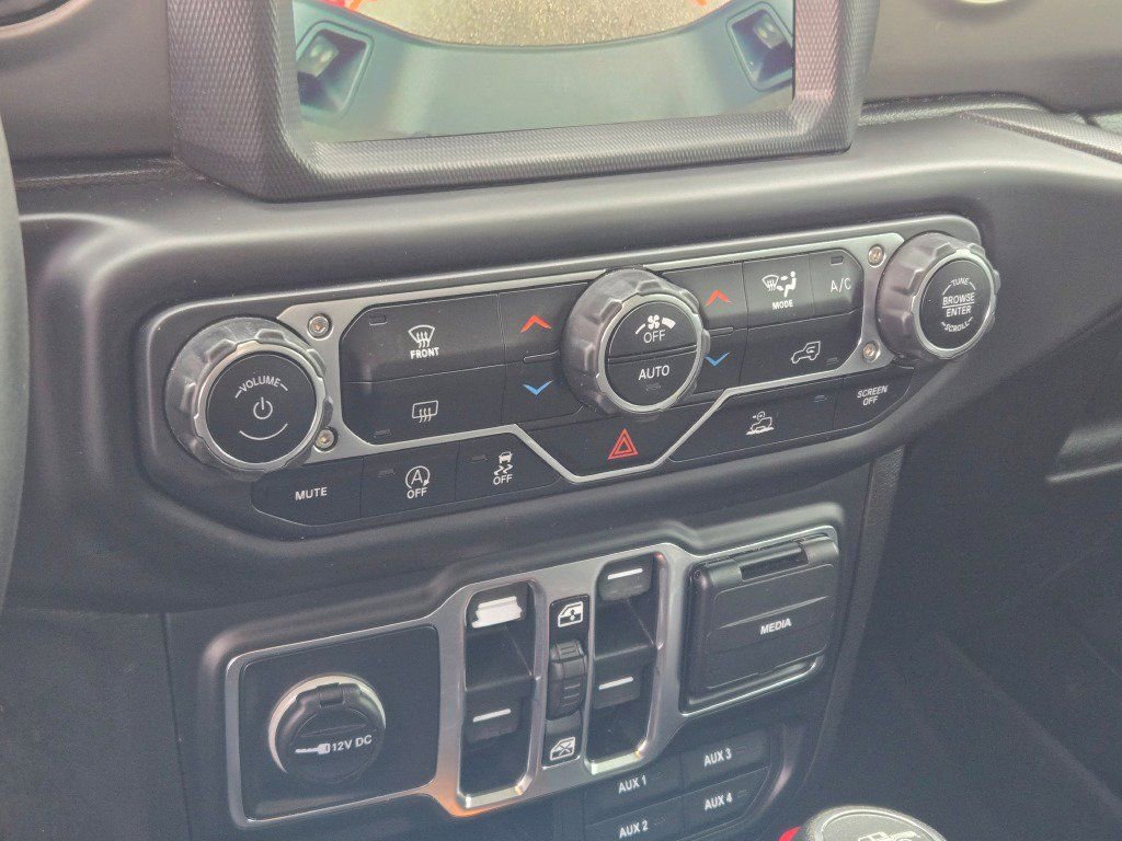 Used 2021 Jeep Gladiator Willys AWD/4WD image 22