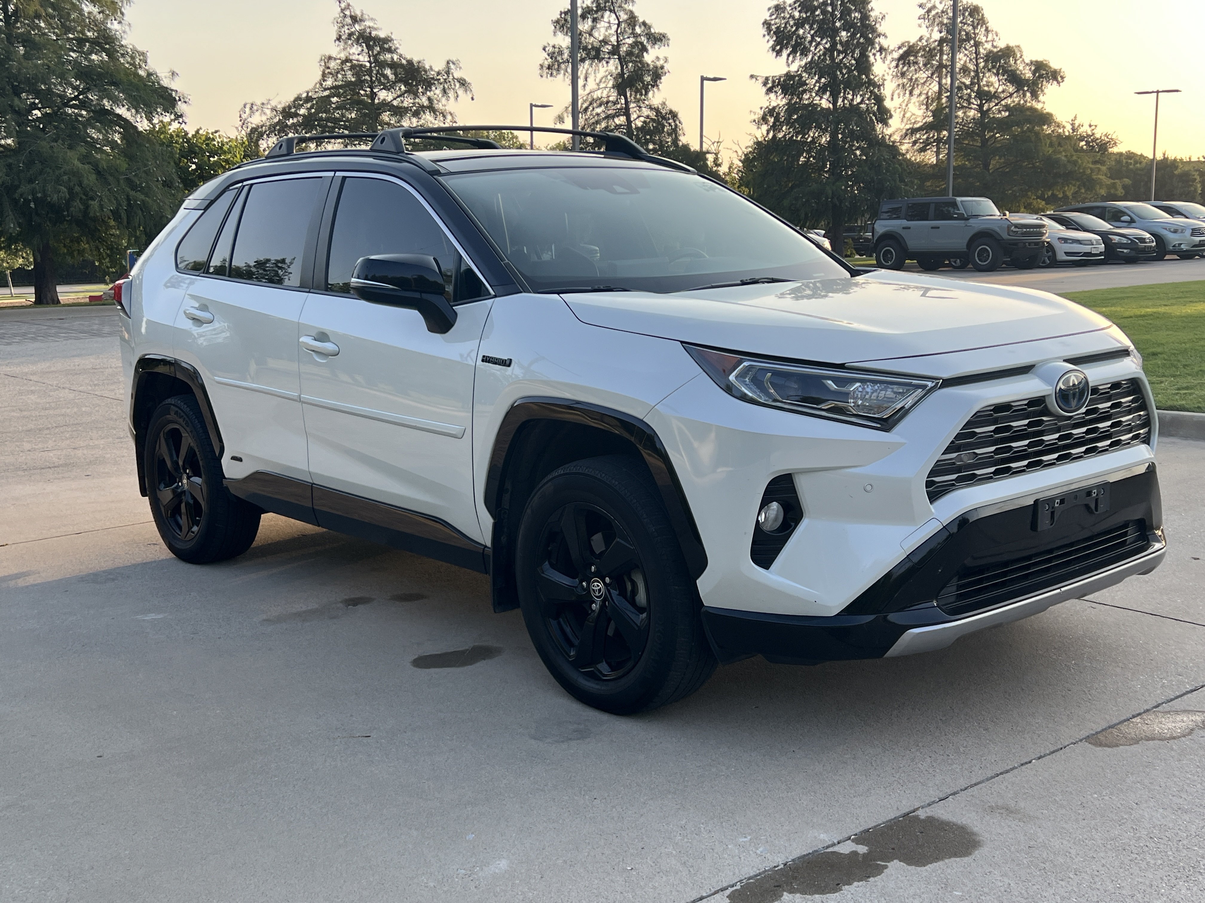 Used 2020 Toyota RAV4 XSE AWD/4WD image 2