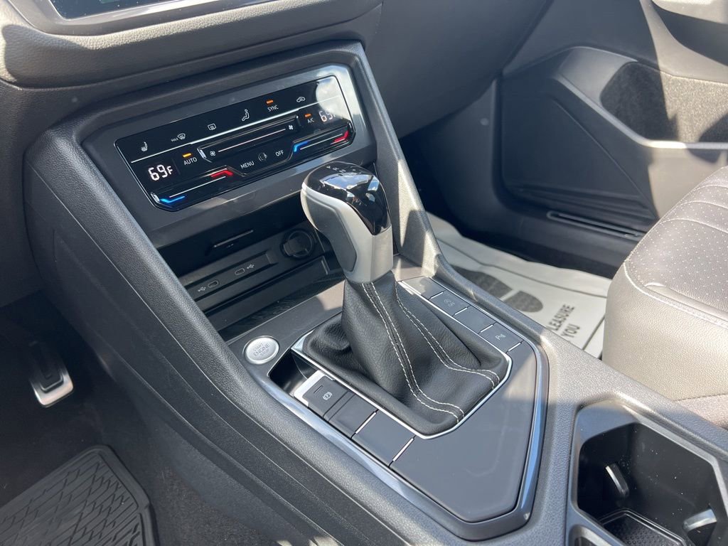 Certified 2024 Volkswagen Tiguan SE R-Line FWD image 20