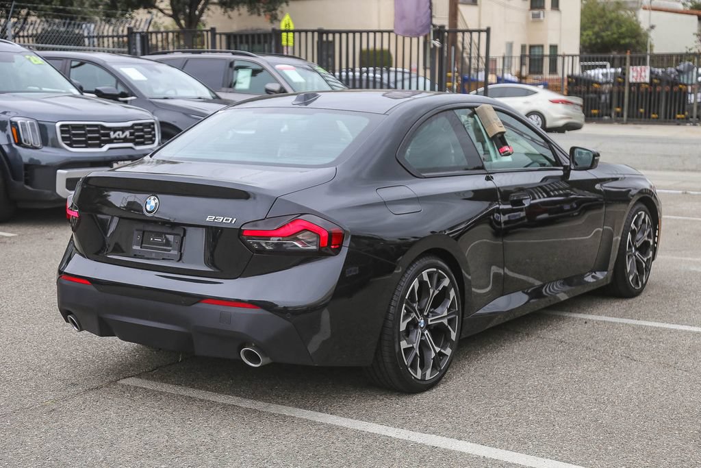 Used 2025 BMW 230i Coupe w/ Premium Package RWD image 12