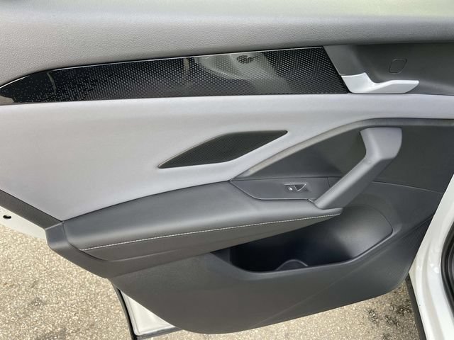 New 2026 Volkswagen Tiguan SE FWD image 21