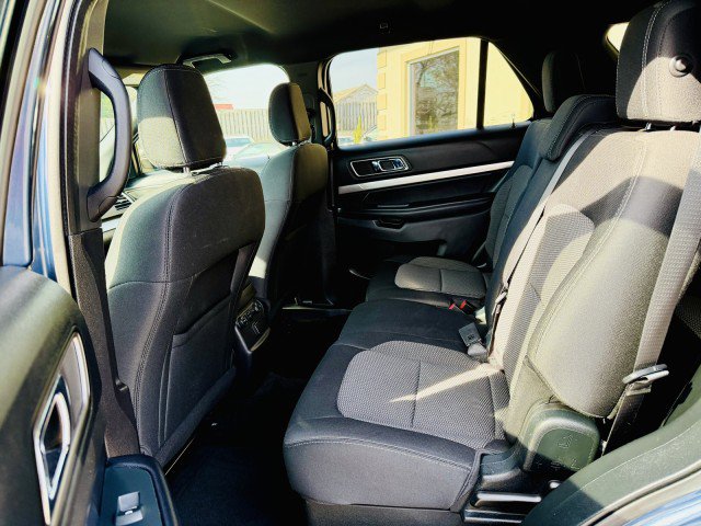 Used 2018 Ford Explorer XLT image 8