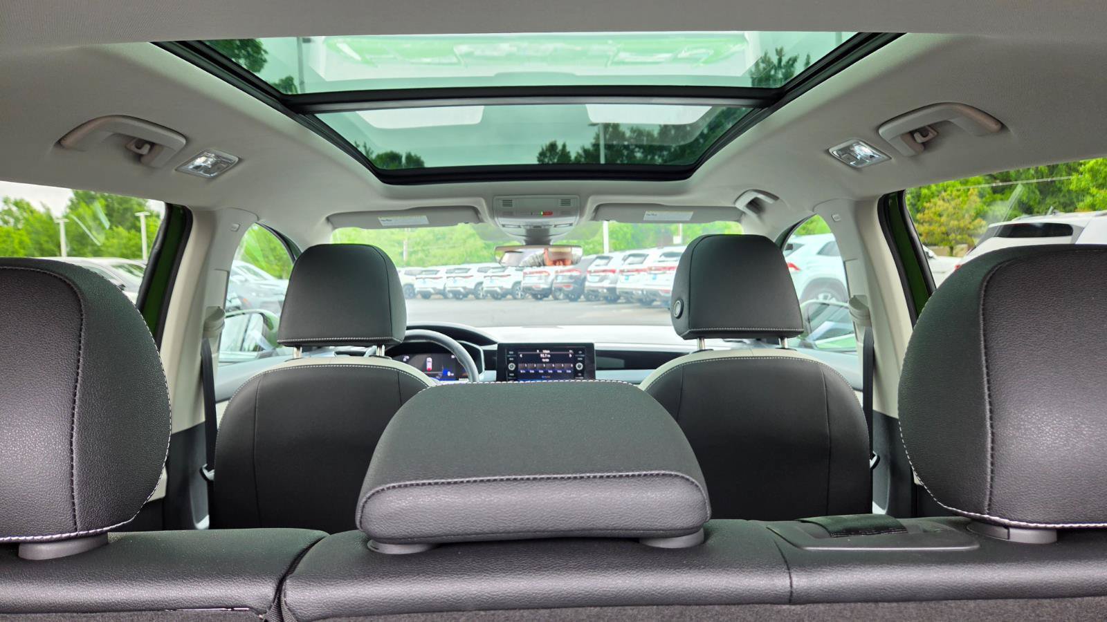 Certified 2025 Volkswagen Taos SE w/ Panoramic Sunroof Package FWD image 55