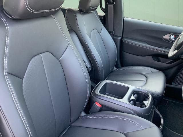 New 2026 Chrysler Pacifica Select image 39