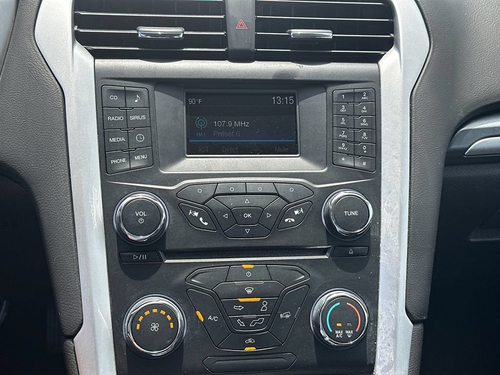 Used 2015 Ford Fusion SE FWD image 27
