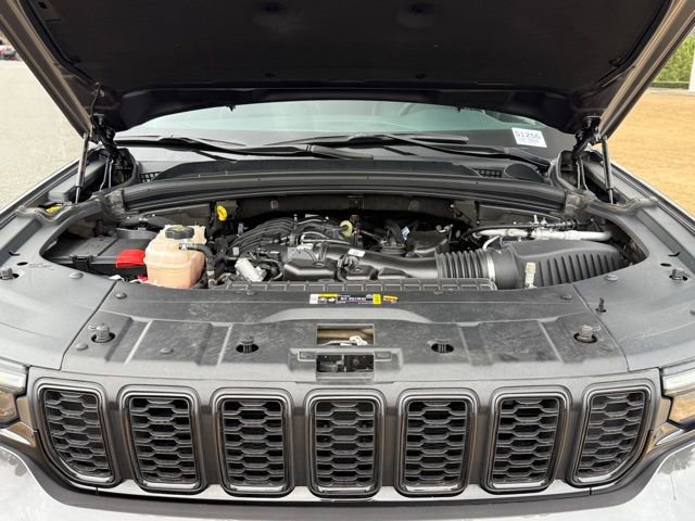 Certified 2024 Jeep Grand Cherokee L Laredo image 33