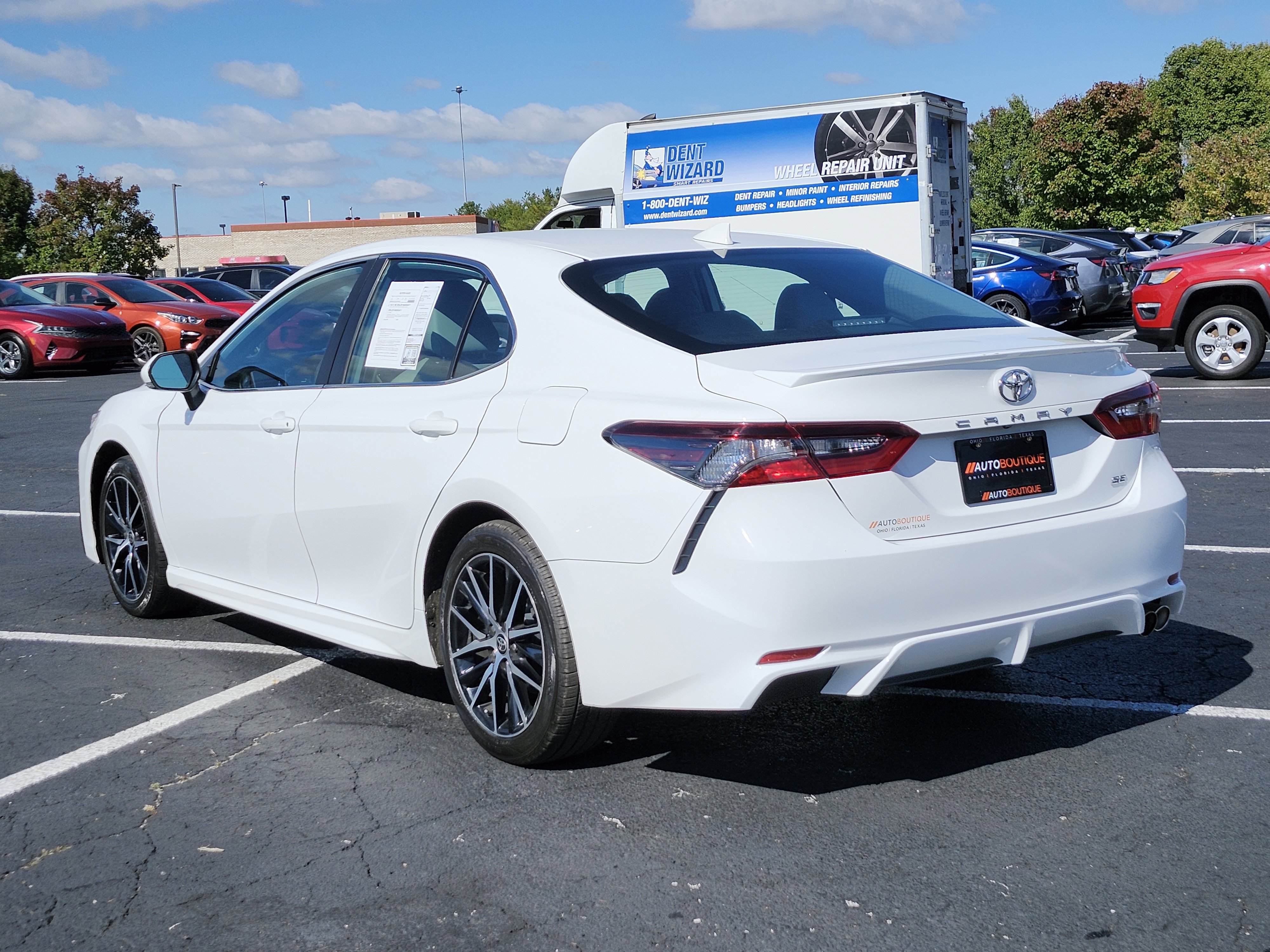 Used 2023 Toyota Camry SE image 9