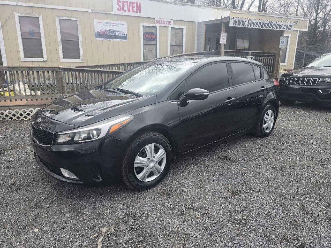 Used 2017 Kia Forte LX image 3