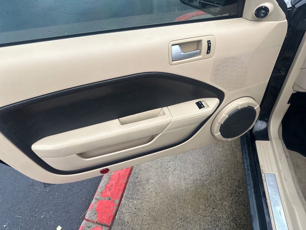 Used 2007 Ford Mustang Deluxe image 10