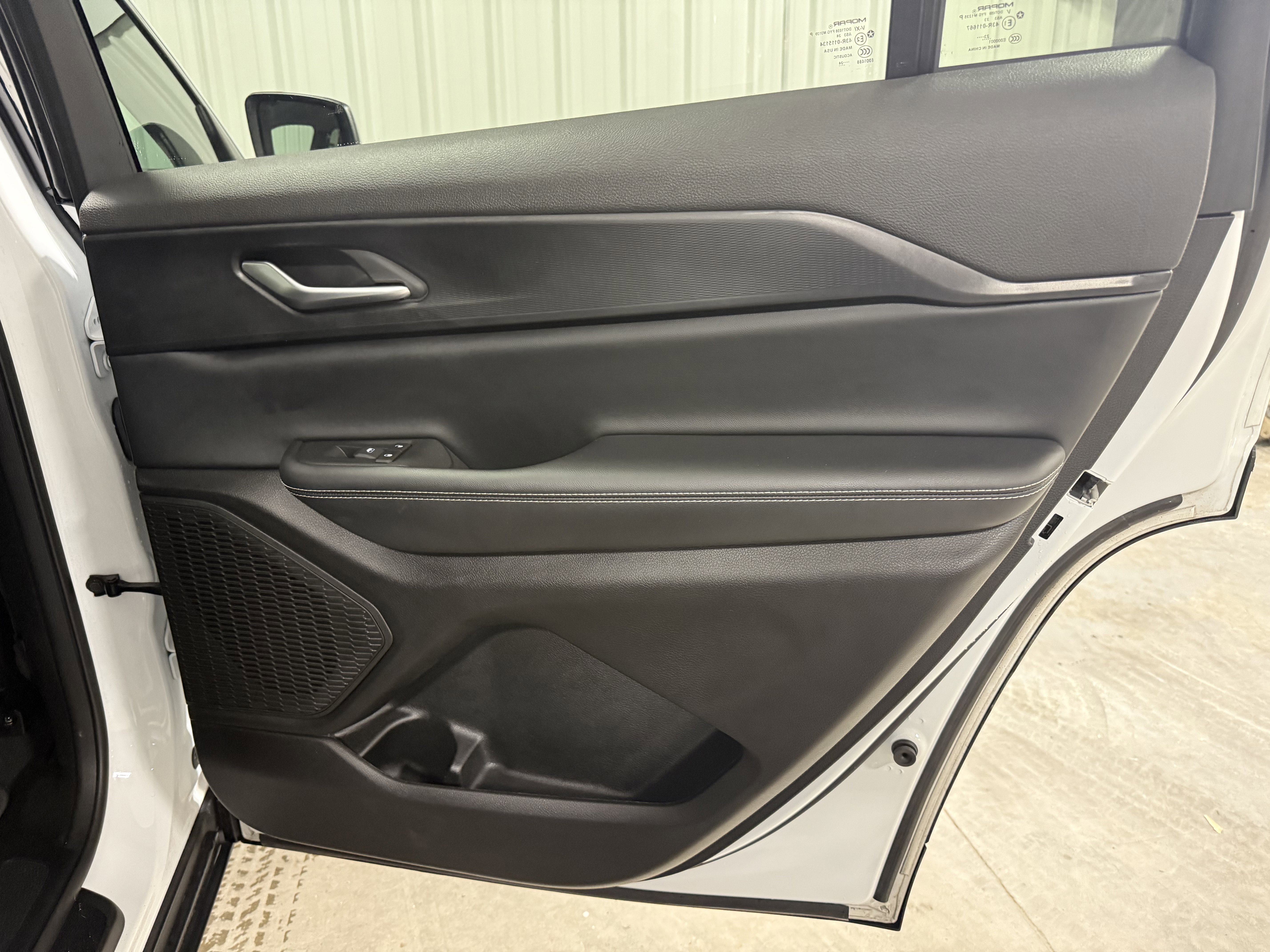 Used 2024 Jeep Grand Cherokee L Laredo w/ Luxury Tech Group I image 12