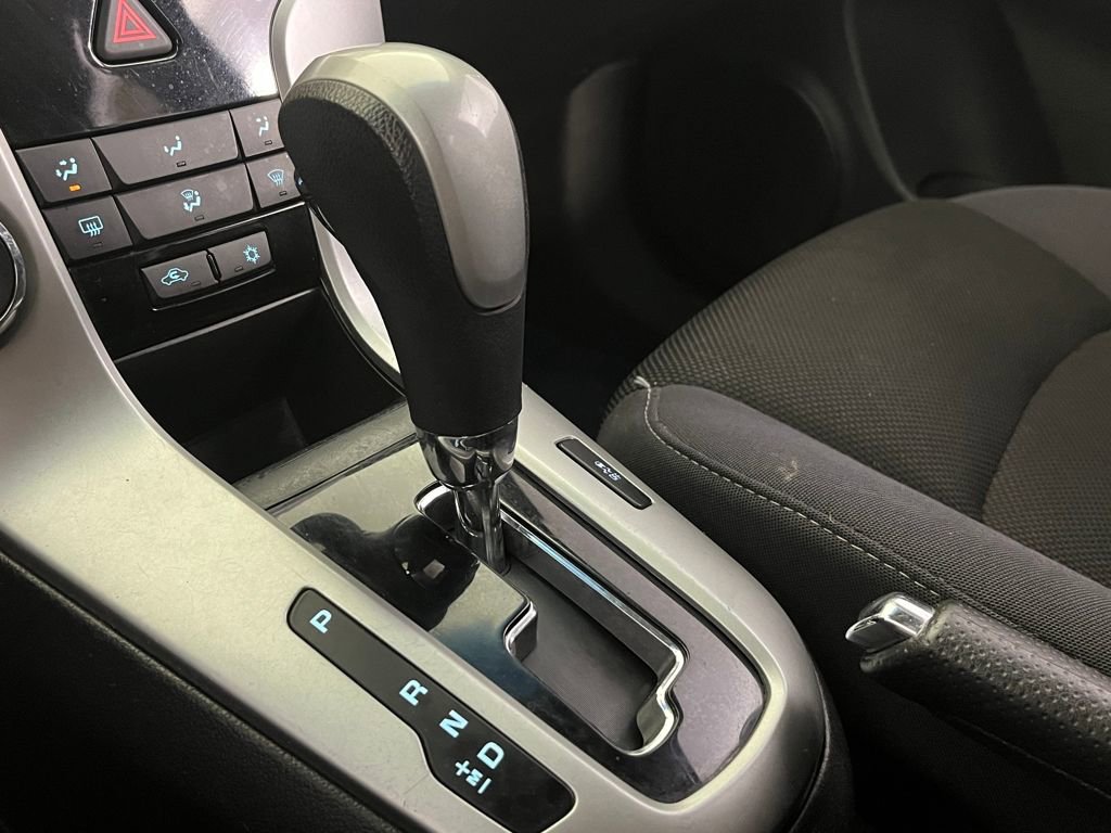 Used 2015 Chevrolet Cruze LT w/ Technology Package image 46
