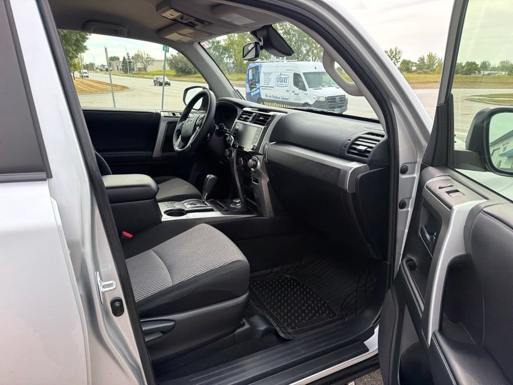 Used 2021 Toyota 4Runner SR5 AWD/4WD image 10