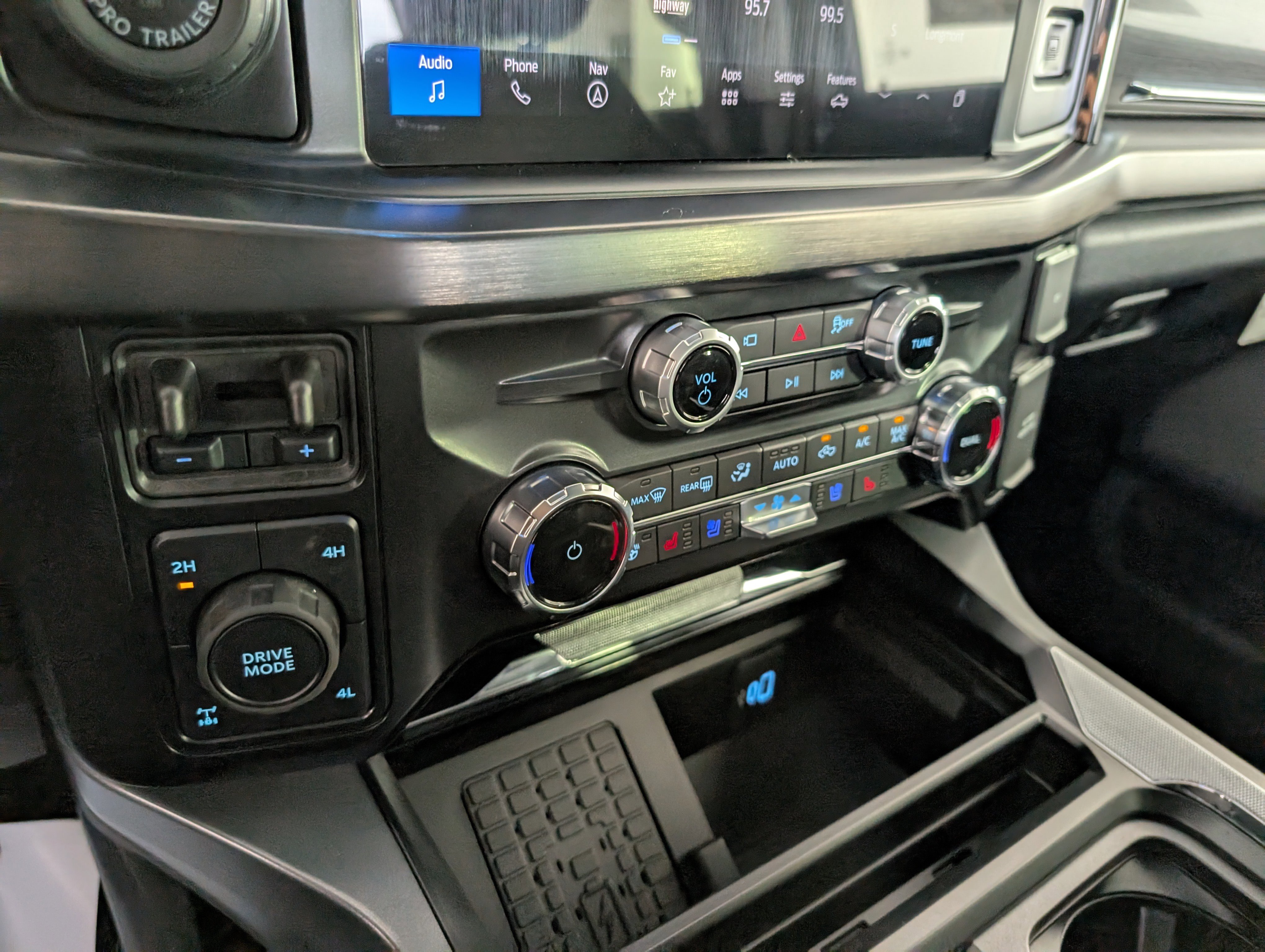 New 2025 Ford F350 Lariat w/ Lariat Ultimate Package image 18