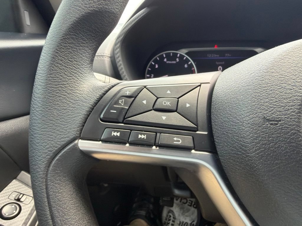 Used 2025 Nissan Sentra SV FWD image 20