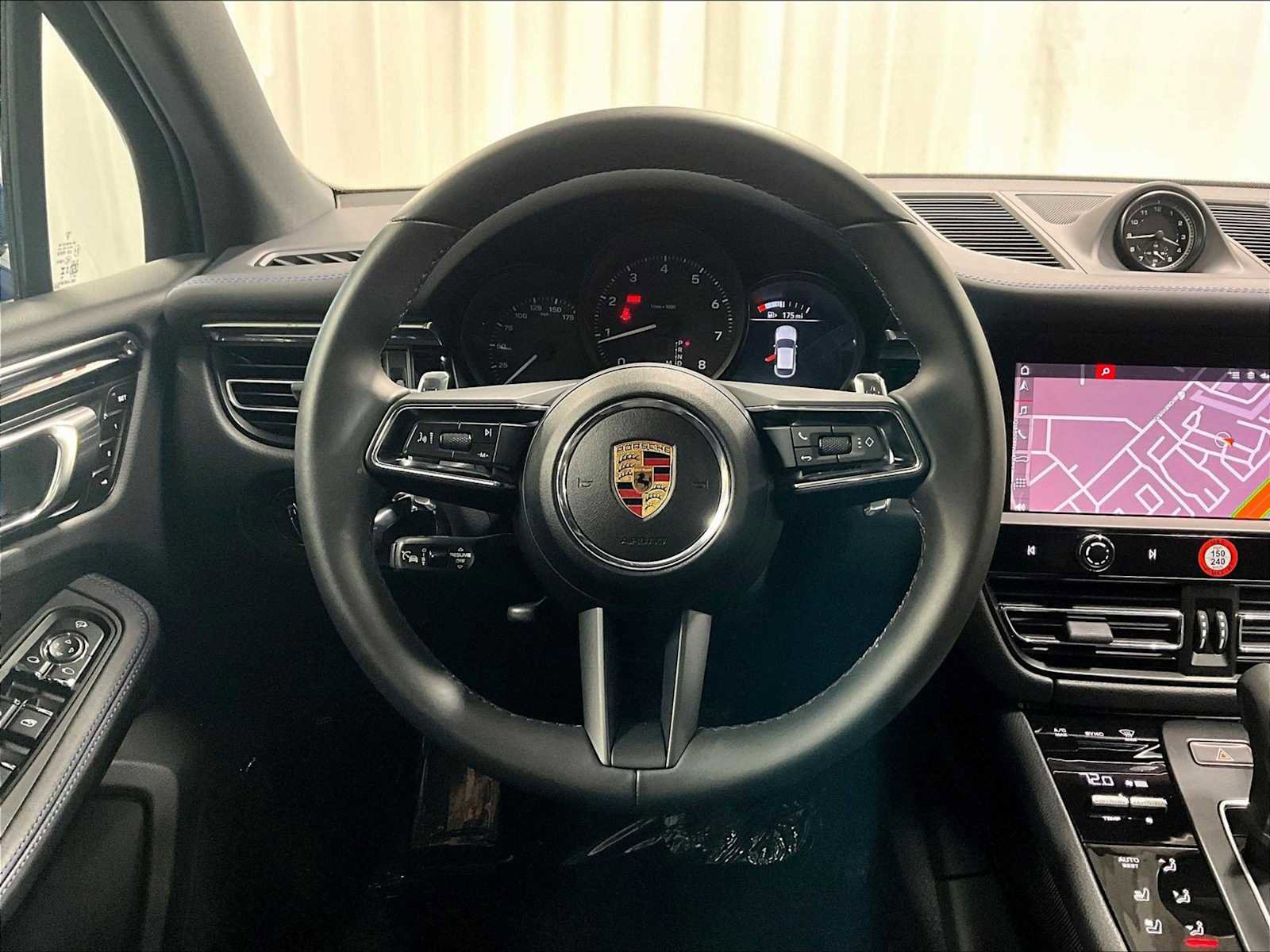 Used 2025 Porsche Macan image 17