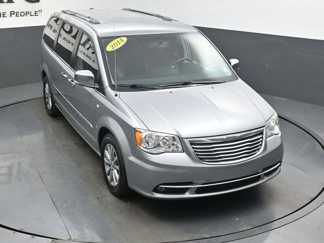 Used 2014 Chrysler Town & Country Touring-L image 47