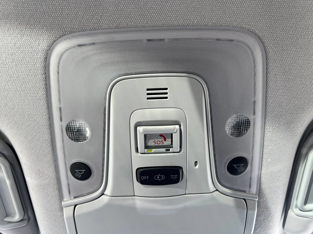 Certified 2022 Toyota Prius LE FWD image 28