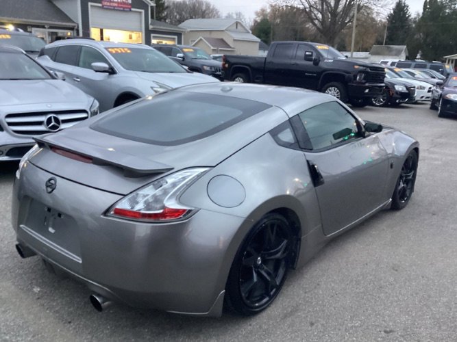 Used 2009 Nissan 370Z Touring w/ Sport Pkg image 3