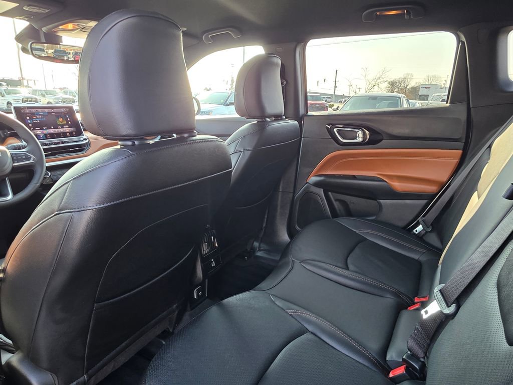 Used 2024 Jeep Compass Limited w/ Elite Group image 4