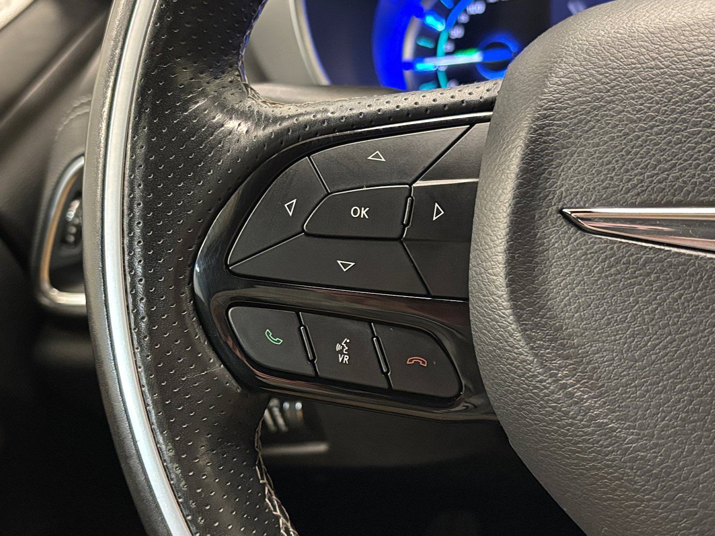 Used 2019 Chrysler Pacifica Limited w/ Advanced Safetytec Group FWD image 42