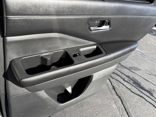 Used 2024 Nissan Pathfinder SL w/ Black Appearance Package image 22