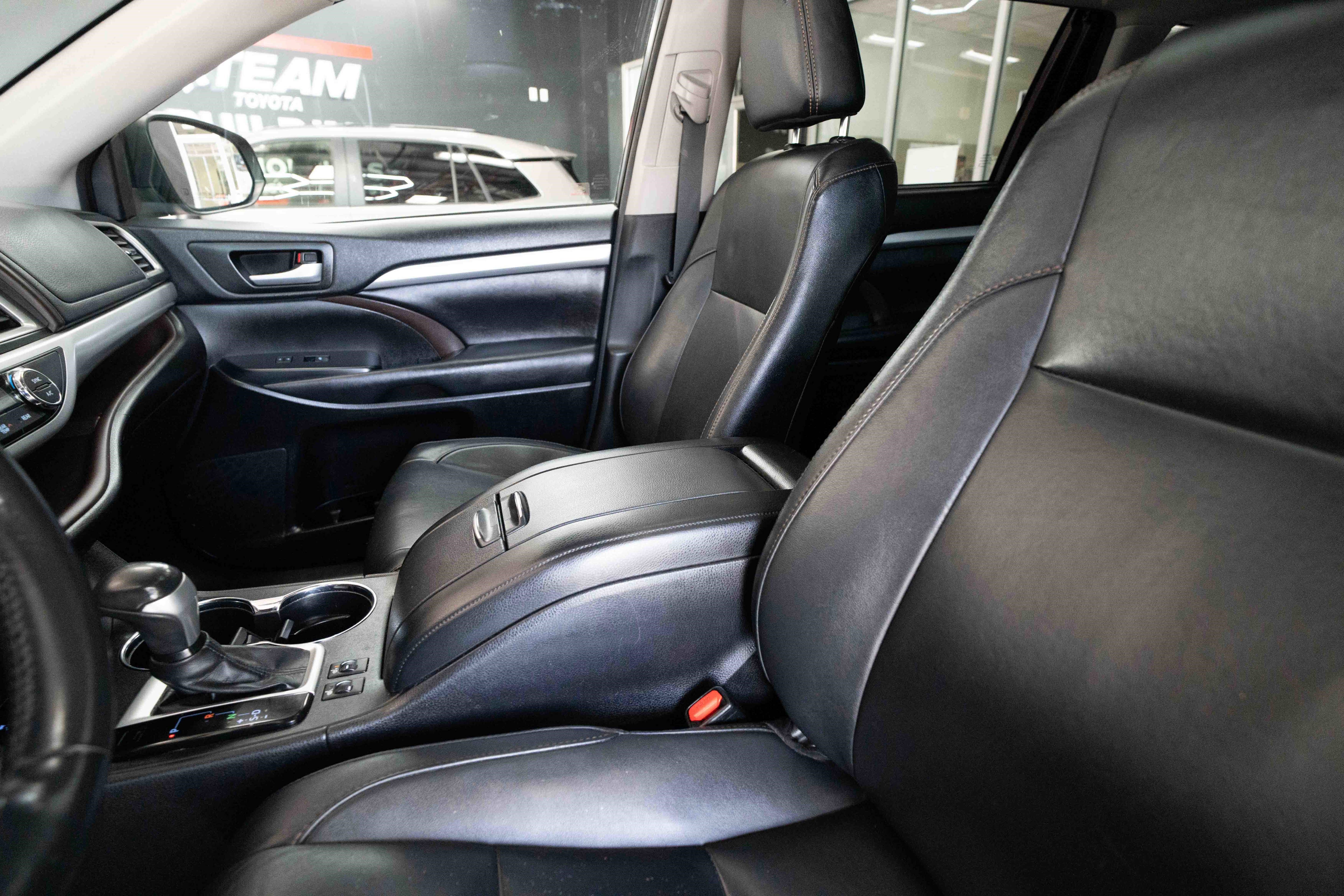 Used 2017 Toyota Highlander XLE image 10