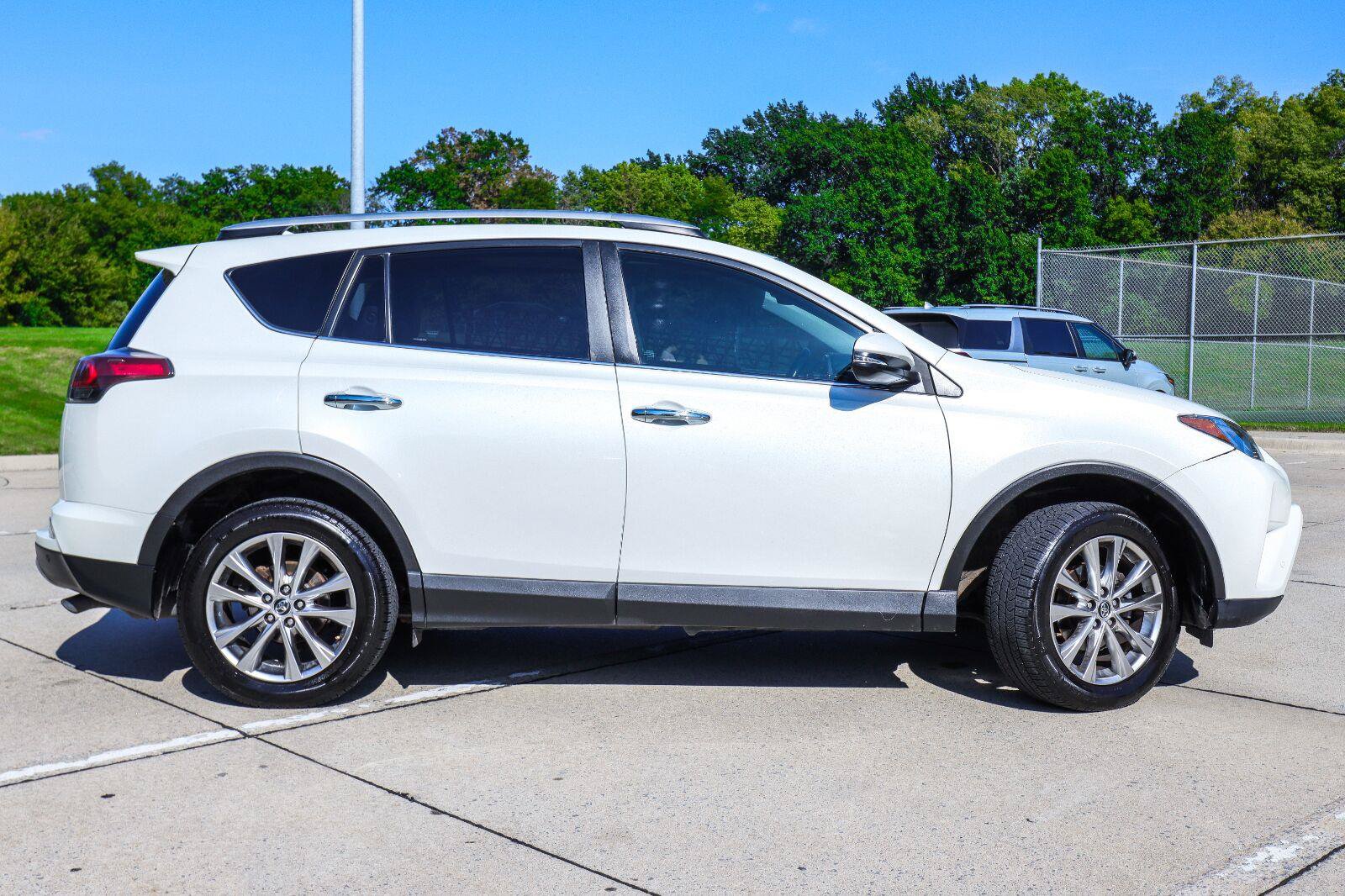 Used 2016 Toyota RAV4 Limited FWD image 5