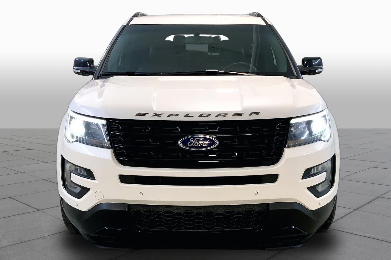 Used 2017 Ford Explorer Sport AWD/4WD image 3