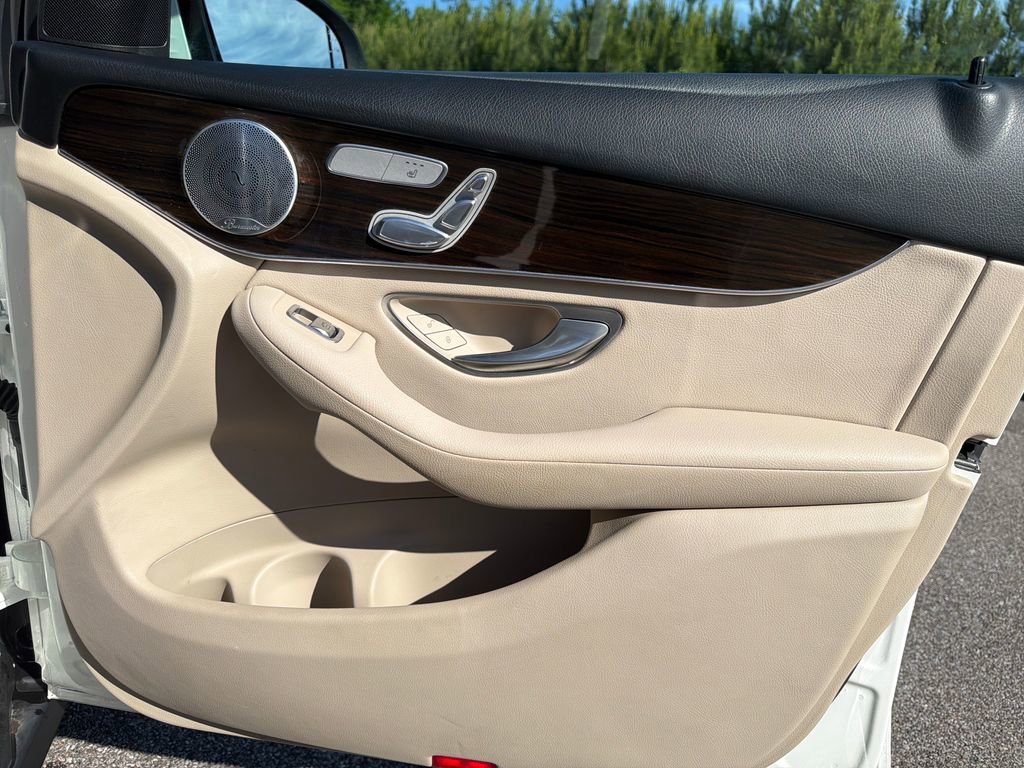 Used 2019 Mercedes-Benz GLC 300 4MATIC image 36