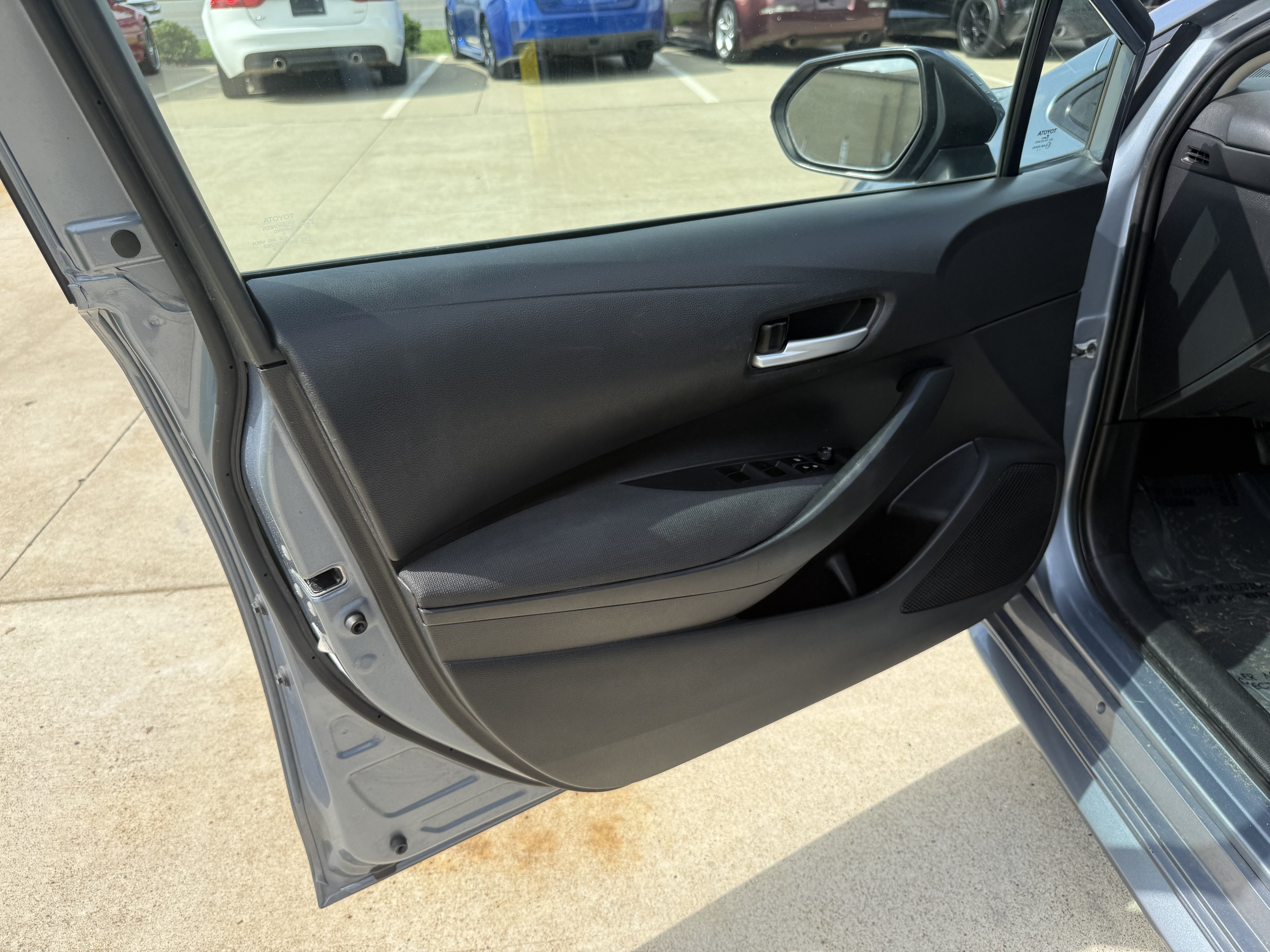 Used 2021 Toyota Corolla LE FWD image 17