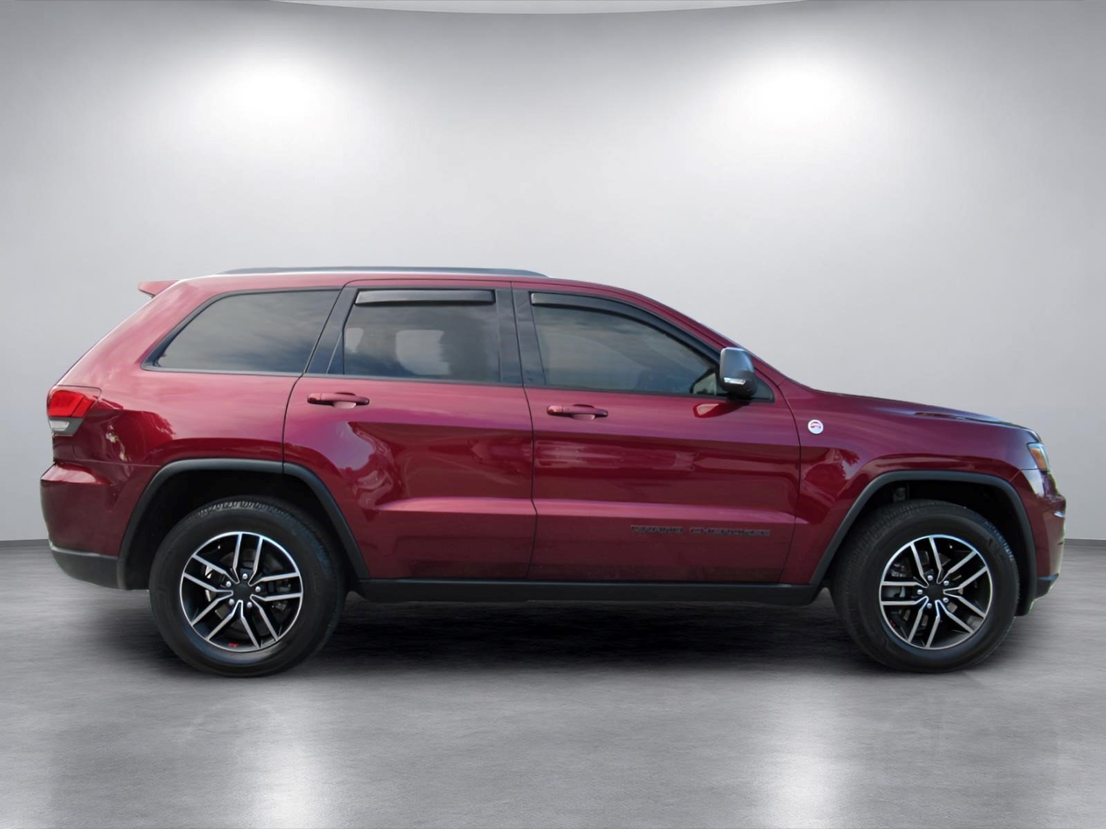 Used 2019 Jeep Grand Cherokee Trailhawk w/ Trailhawk Luxury Group AWD/4WD image 2