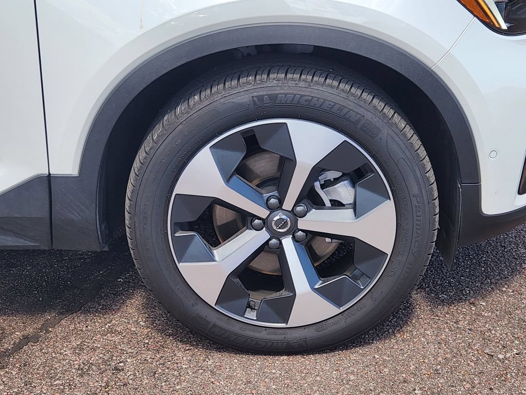 New 2026 Volvo XC40 B5 Plus w/ Protection Package Premier AWD/4WD image 30