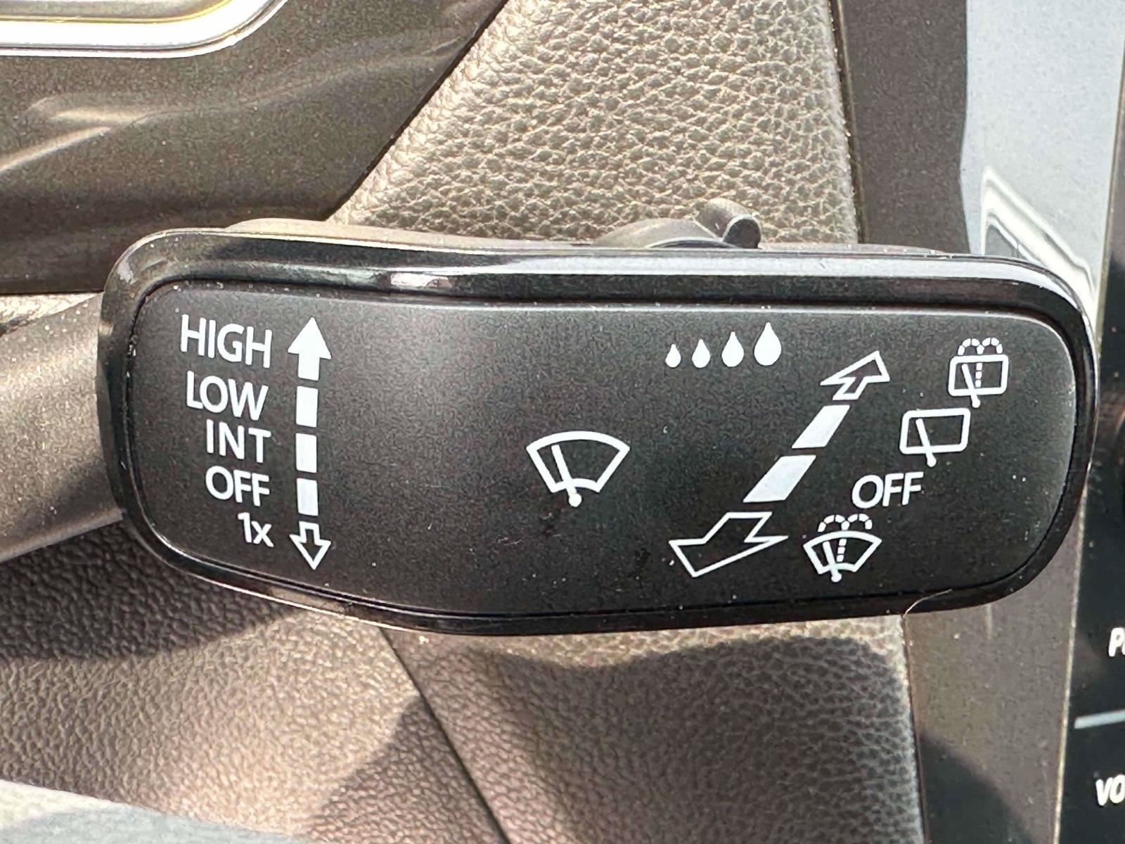 Certified 2023 Volkswagen Tiguan SE R-Line AWD/4WD image 22
